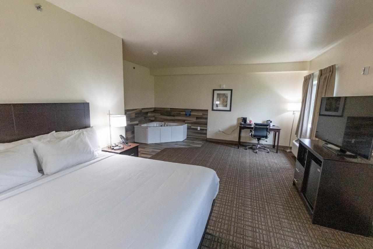 Cobblestone Hotel & Suites-Sheldon Bagian luar foto