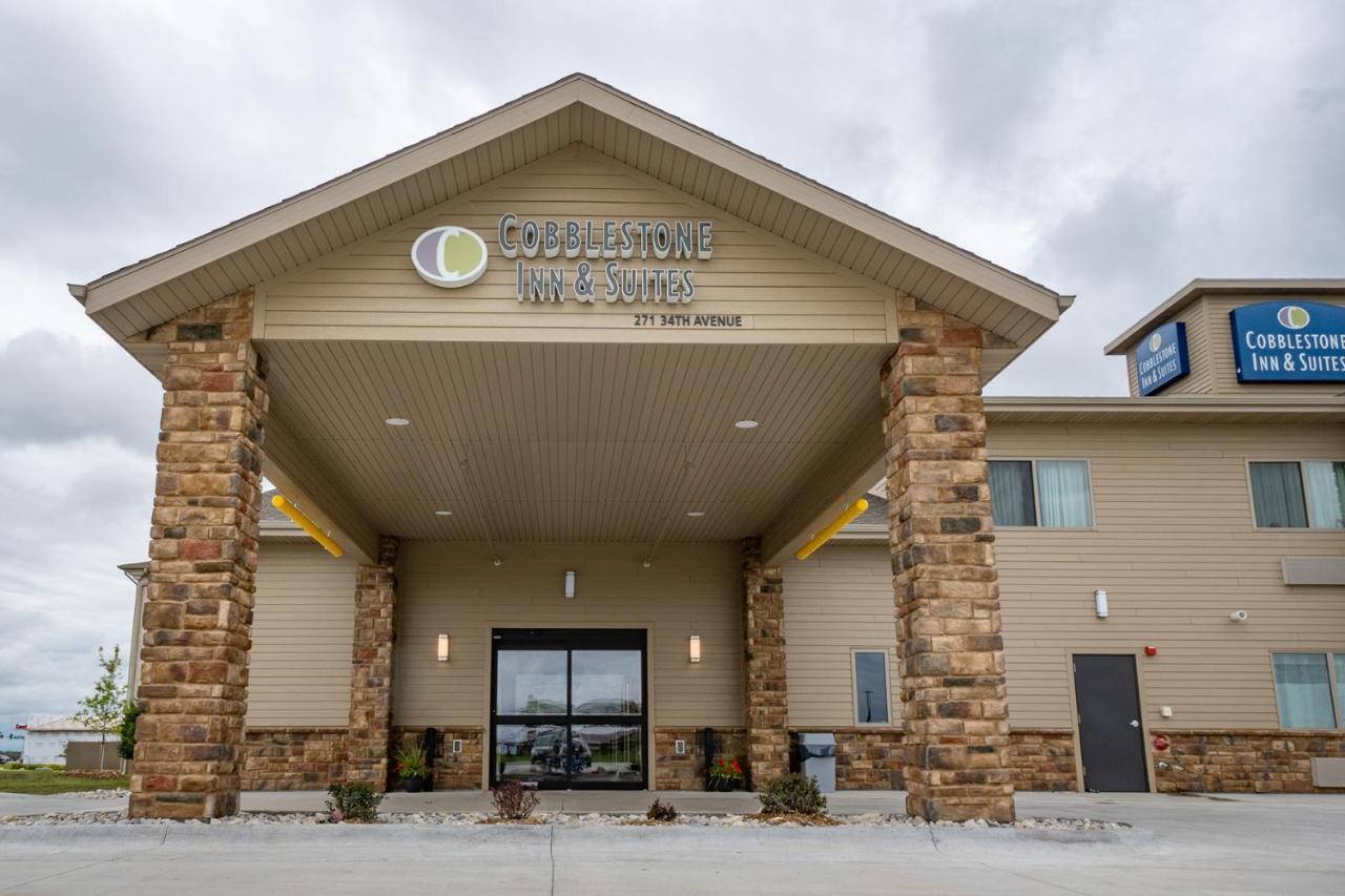 Cobblestone Hotel & Suites-Sheldon Bagian luar foto