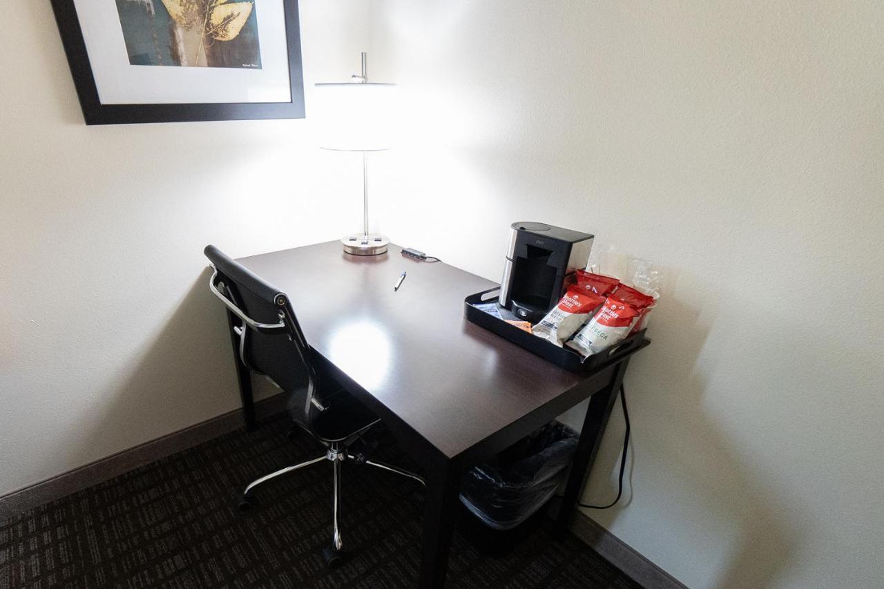 Cobblestone Hotel & Suites-Sheldon Bagian luar foto