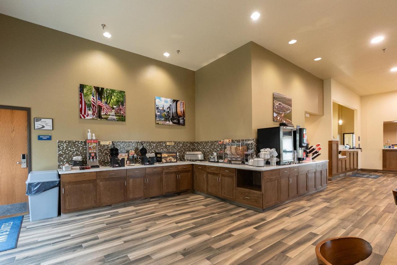 Cobblestone Hotel & Suites-Sheldon Bagian luar foto