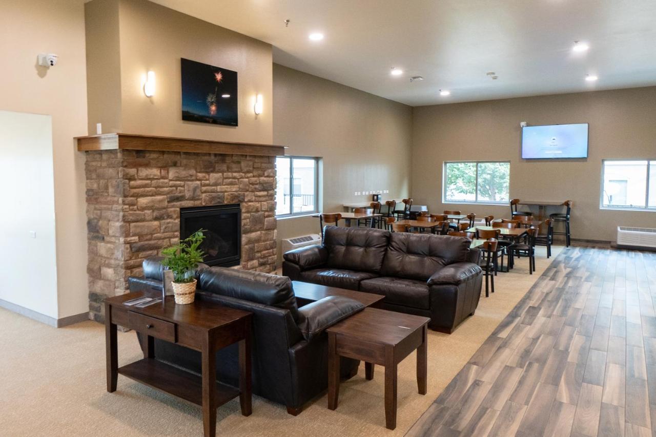 Cobblestone Hotel & Suites-Sheldon Bagian luar foto